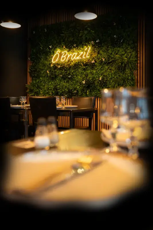 table restaurant floutée